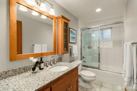 6183 NE 187th Place Kenmore WA 98028