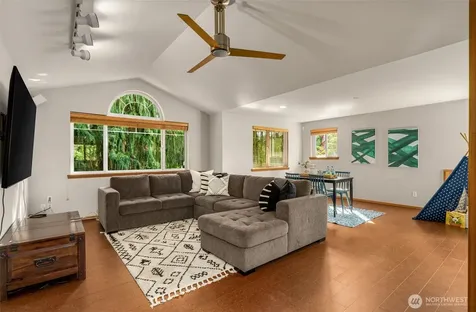 6183 NE 187th Place Kenmore WA 98028