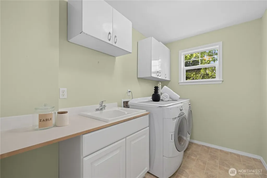 7539 33rd Avenue NE Seattle WA 98115