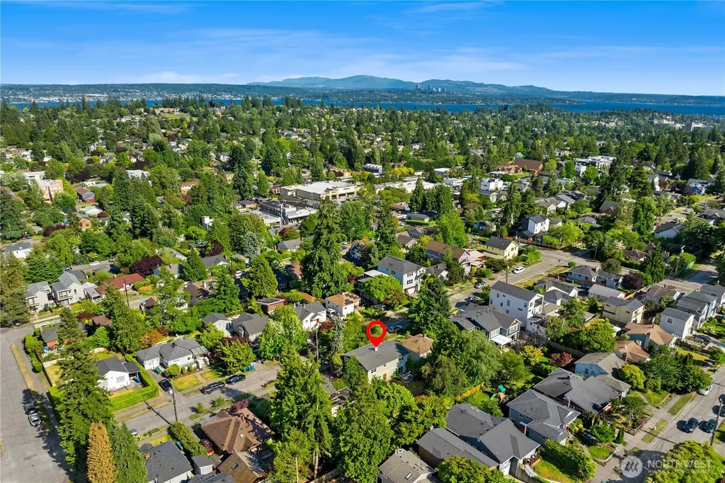 7539 33rd Avenue NE Seattle WA 98115