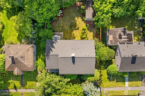 7539 33rd Avenue NE Seattle WA 98115