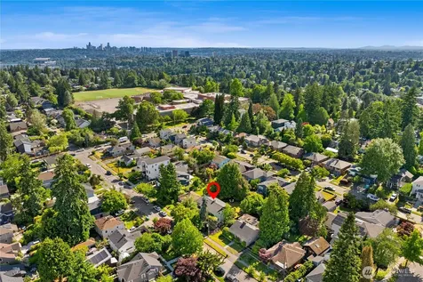 7539 33rd Avenue NE Seattle WA 98115