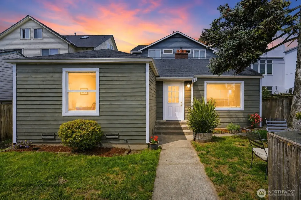 3637 22nd Avenue W Seattle WA 98199