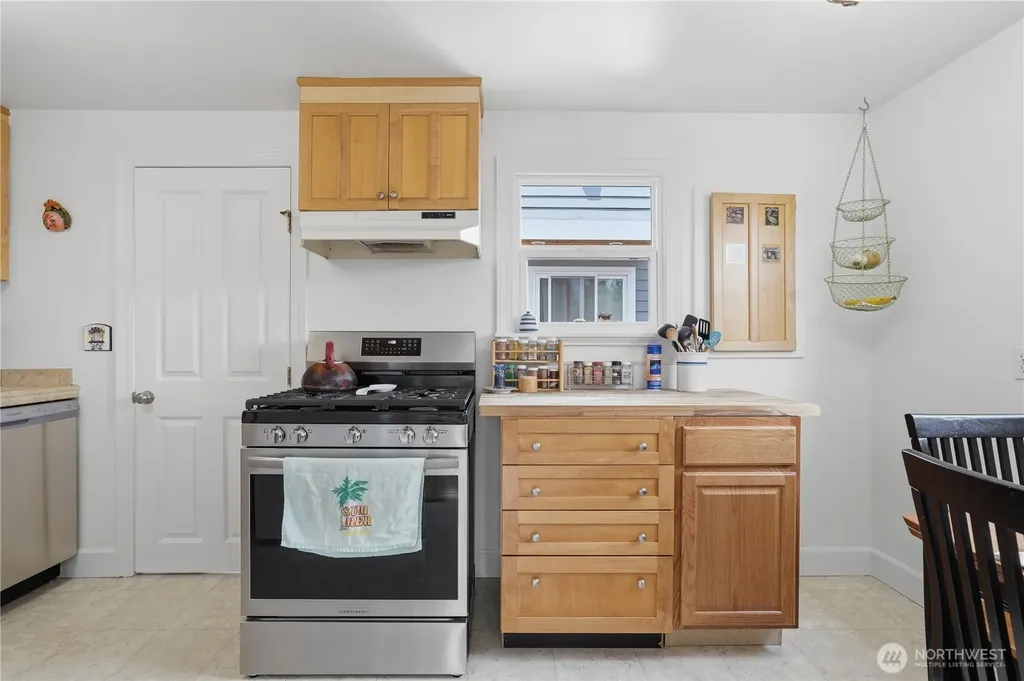 3637 22nd Avenue W Seattle WA 98199