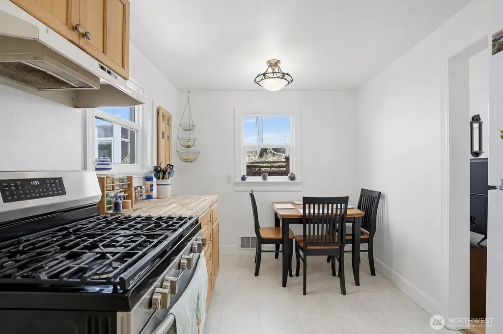 3637 22nd Avenue W Seattle WA 98199