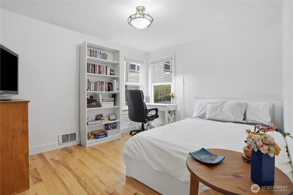 3637 22nd Avenue W Seattle WA 98199