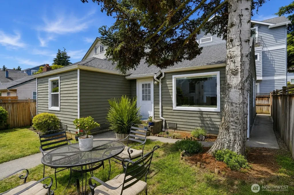 3637 22nd Avenue W Seattle WA 98199