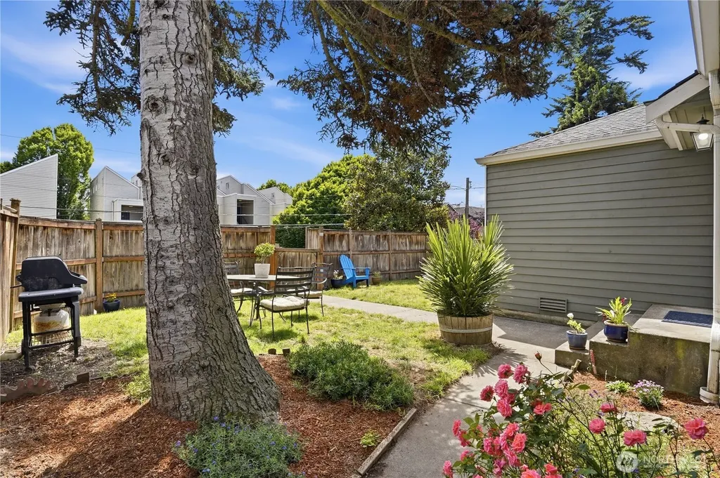 3637 22nd Avenue W Seattle WA 98199