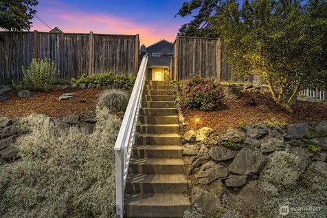 3637 22nd Avenue W Seattle WA 98199