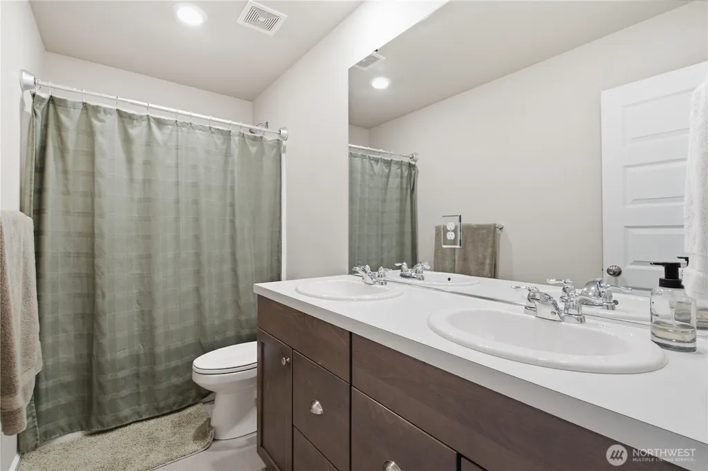 1170 Baker Heights Loop Bremerton WA 98312