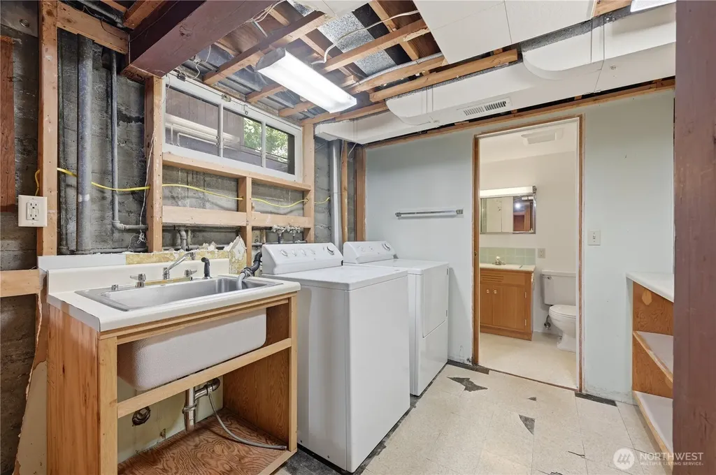 7025 43rd Avenue NE Seattle WA 98115