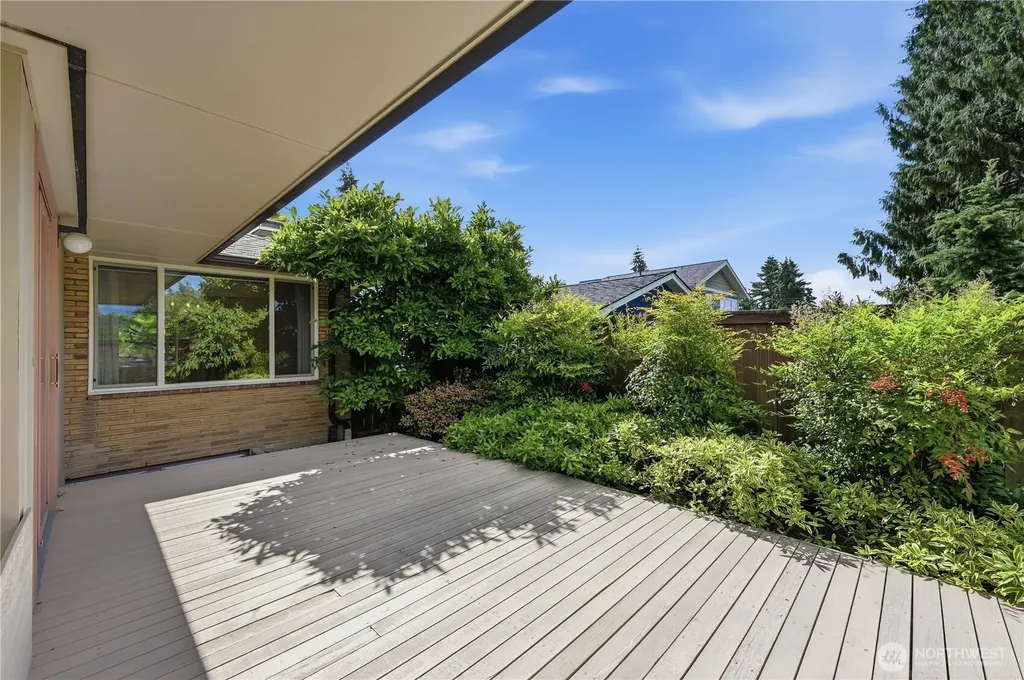 7025 43rd Avenue NE Seattle WA 98115