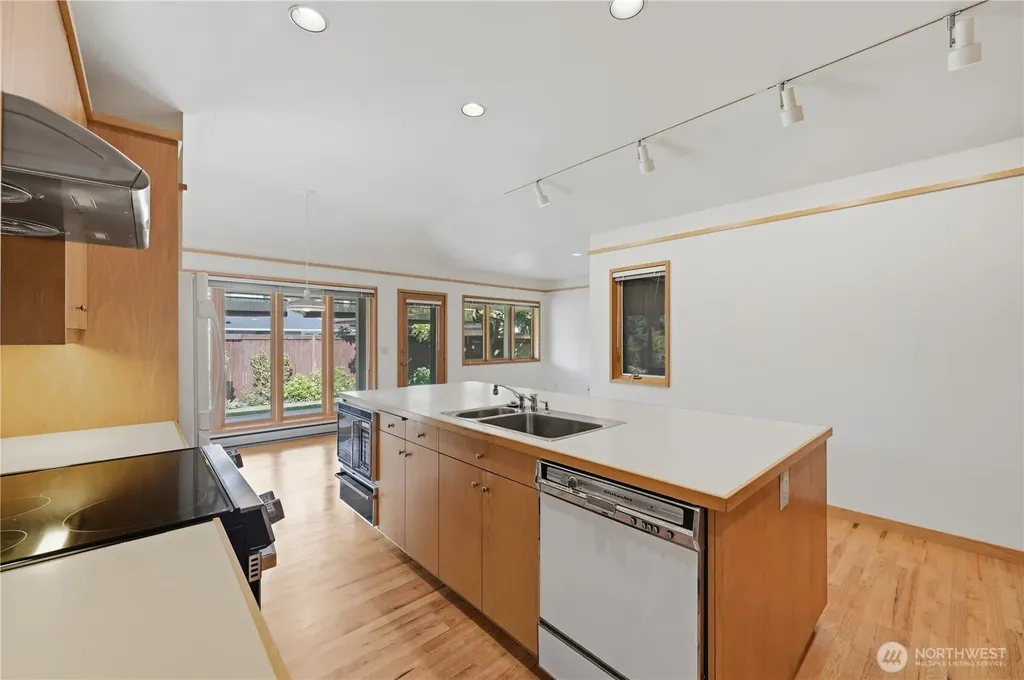 7025 43rd Avenue NE Seattle WA 98115