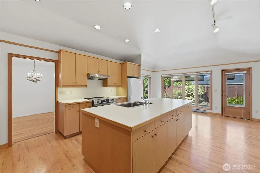 7025 43rd Avenue NE Seattle WA 98115