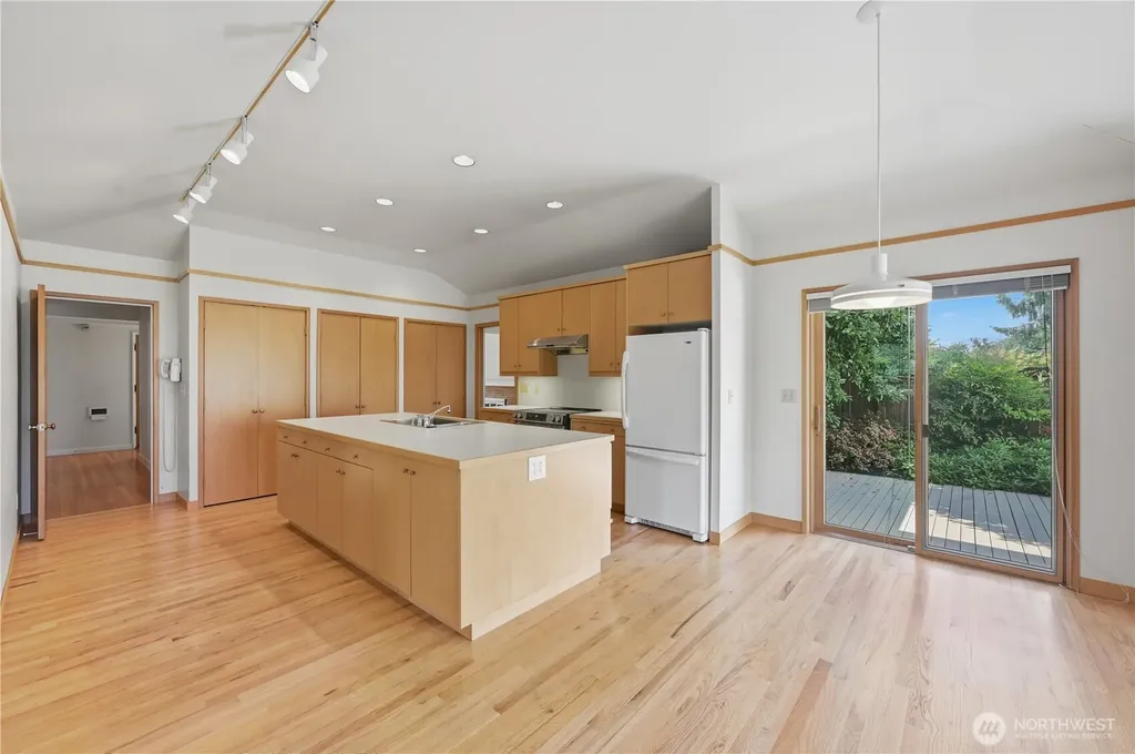 7025 43rd Avenue NE Seattle WA 98115