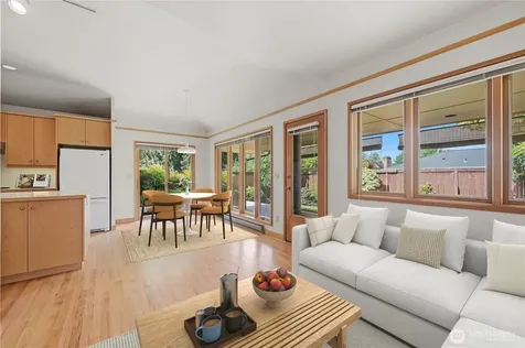 7025 43rd Avenue NE Seattle WA 98115