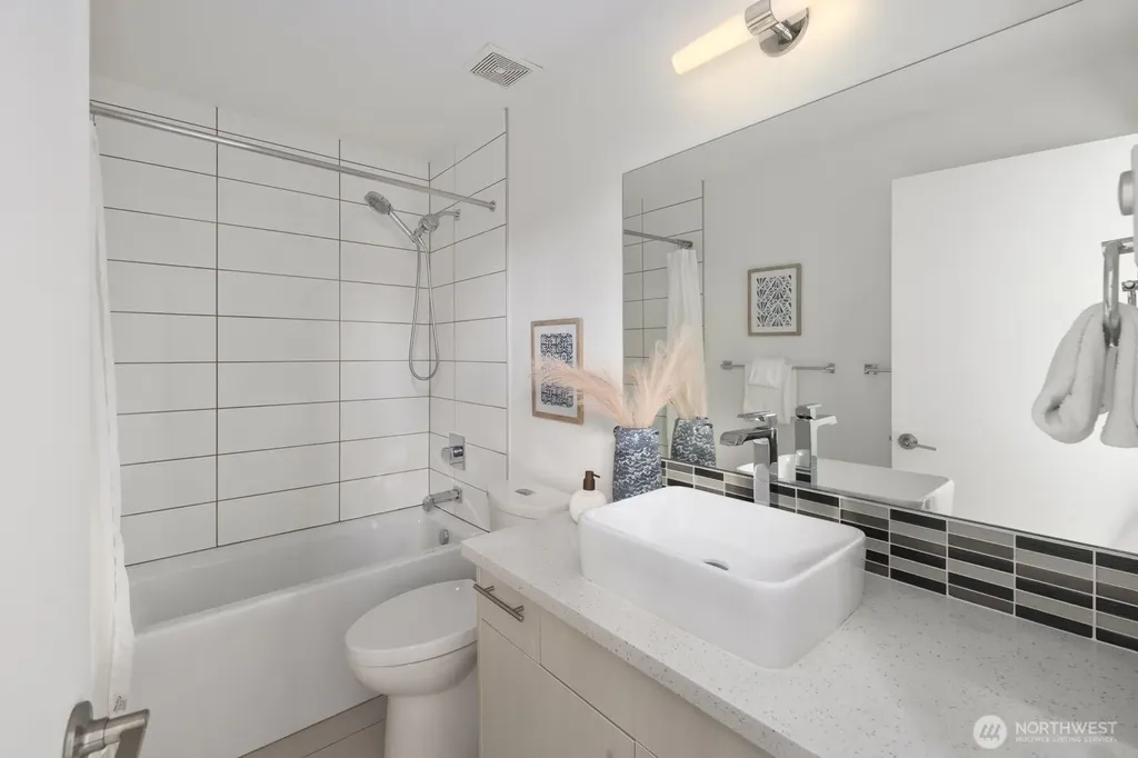 1208 W Emerson Street Seattle WA 98119
