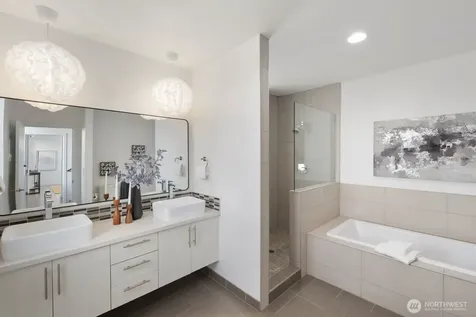 1208 W Emerson Street Seattle WA 98119