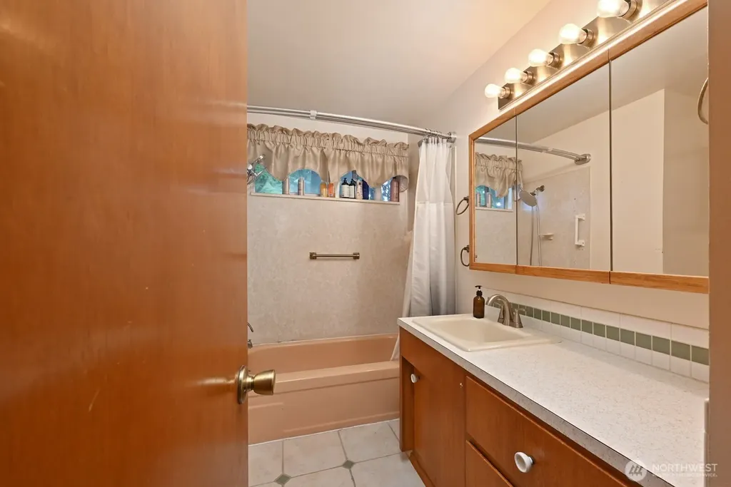 143 S 297th Place Federal Way WA 98003