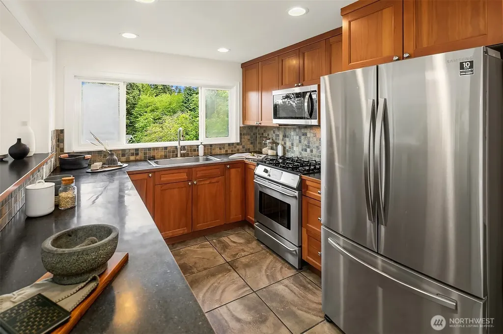8715 Bowdoin Way Edmonds WA 98026