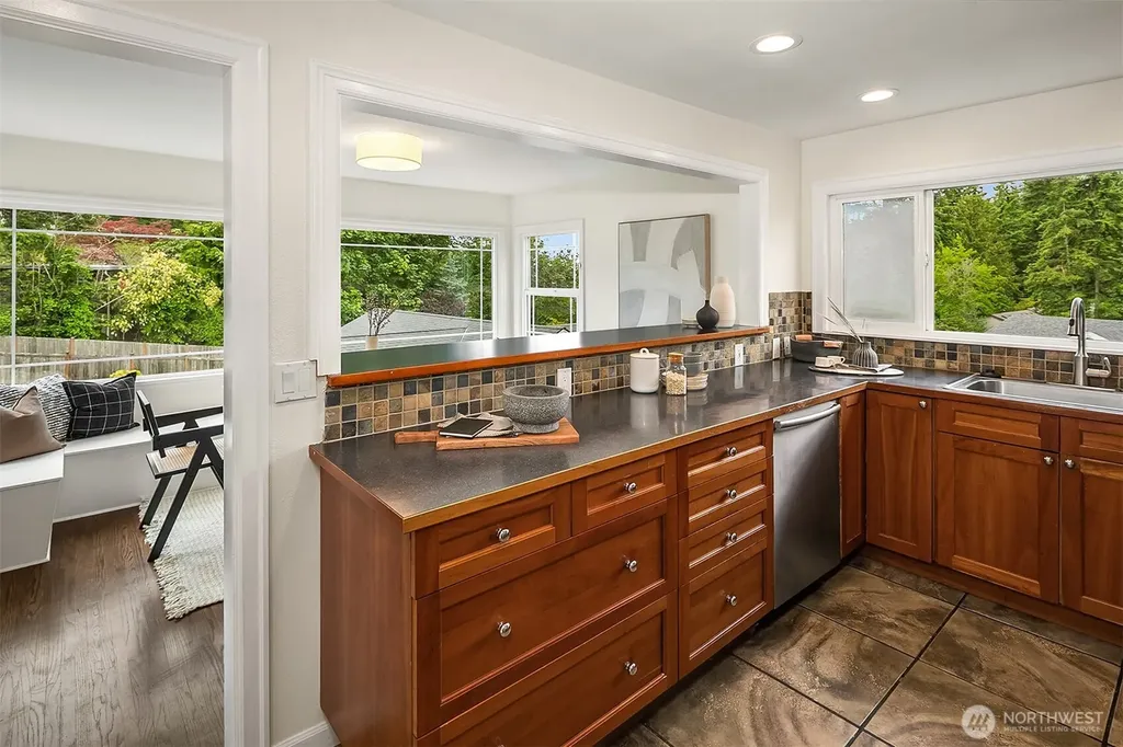 8715 Bowdoin Way Edmonds WA 98026