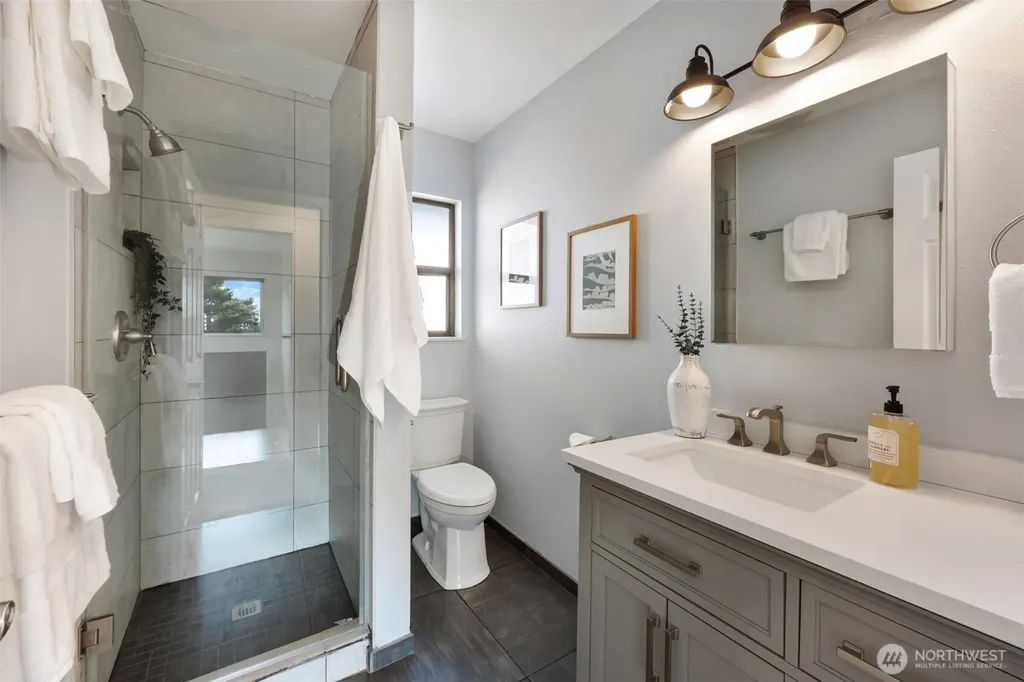 10960 39th Avenue SW Seattle WA 98146