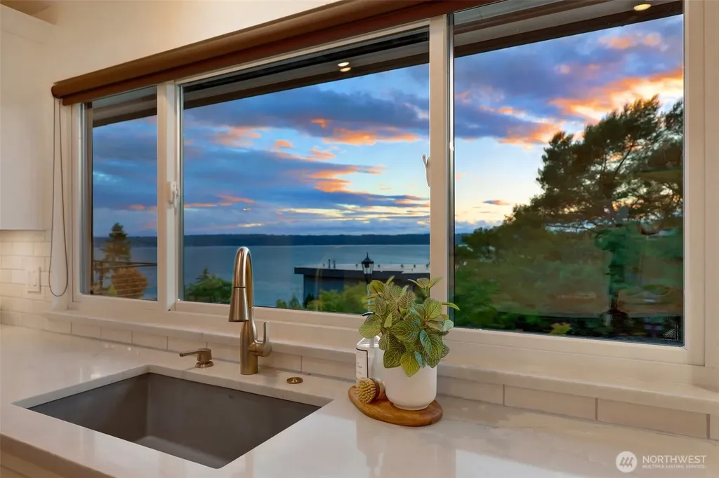 10960 39th Avenue SW Seattle WA 98146