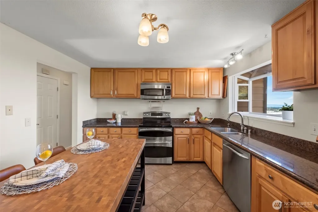407 Veralene Wy SW Everett WA 98203