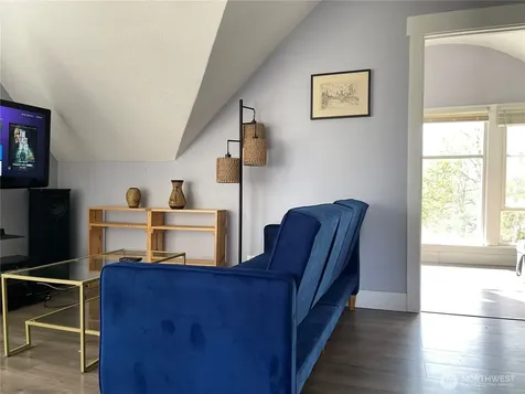 5604 17th Avenue NE Seattle WA 98105