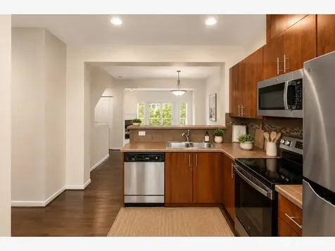 15720 Manor Way Lynnwood WA 98087