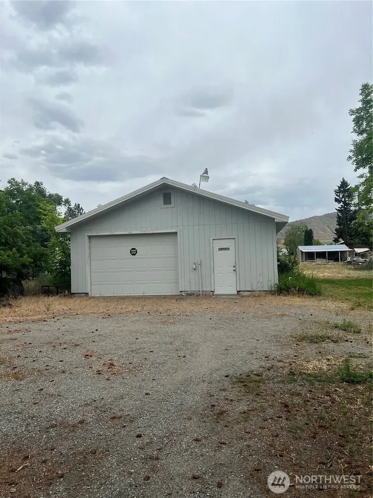 2274 Elmway Okanogan WA 98840