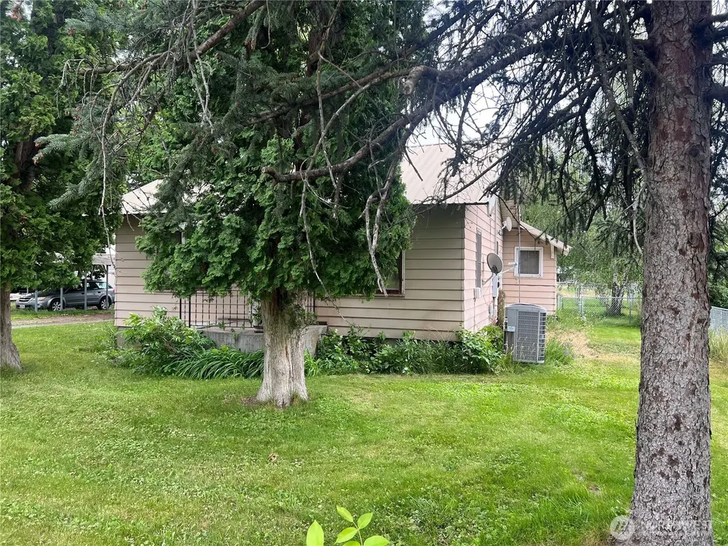2274 Elmway Okanogan WA 98840
