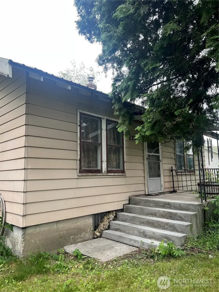 2274 Elmway Okanogan WA 98840