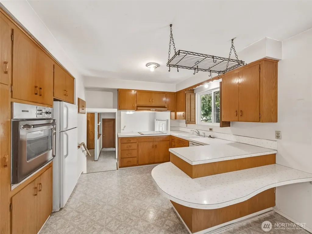 1935 SW 164th Street Burien WA 98166