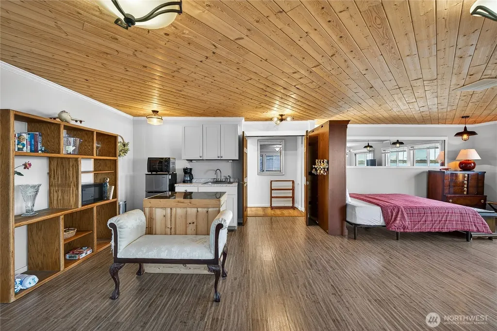 5972 Hastings Road Clinton WA 98236