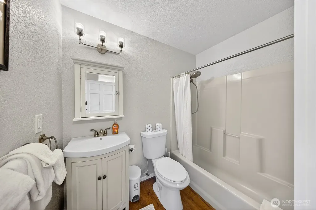 5972 Hastings Road Clinton WA 98236