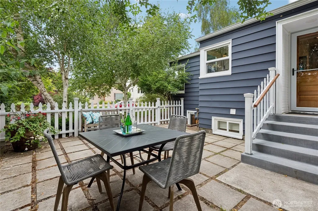 7520 Jones Avenue NW Seattle WA 98117