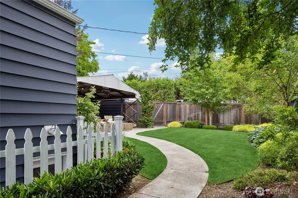 7520 Jones Avenue NW Seattle WA 98117