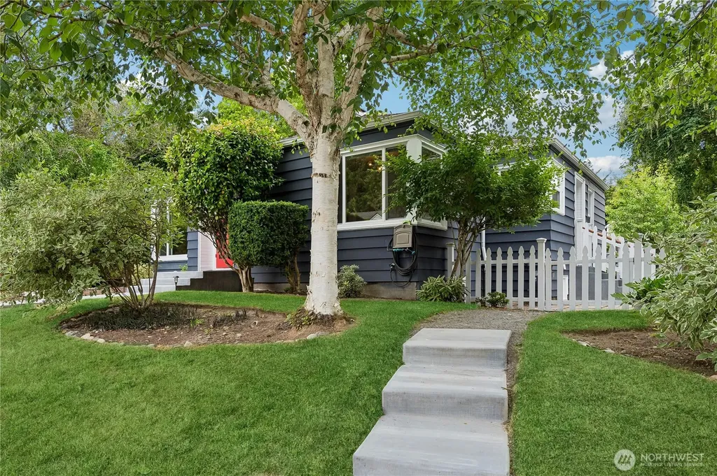 7520 Jones Avenue NW Seattle WA 98117