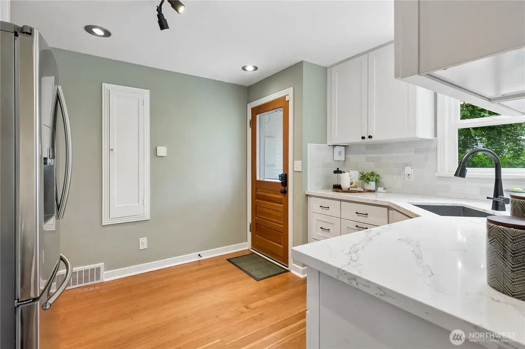 7520 Jones Avenue NW Seattle WA 98117