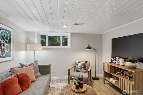 7520 Jones Avenue NW Seattle WA 98117