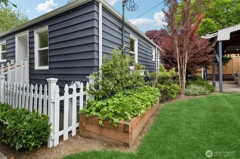 7520 Jones Avenue NW Seattle WA 98117