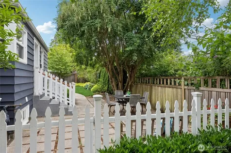 7520 Jones Avenue NW Seattle WA 98117