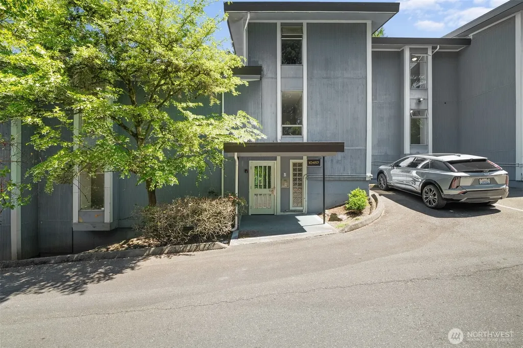 10459 Des Moines Memorial Dr S Seattle WA 98168