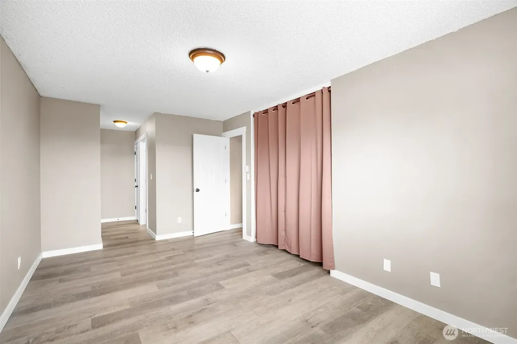 10459 Des Moines Memorial Dr S Seattle WA 98168