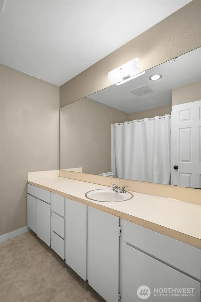 10459 Des Moines Memorial Dr S Seattle WA 98168