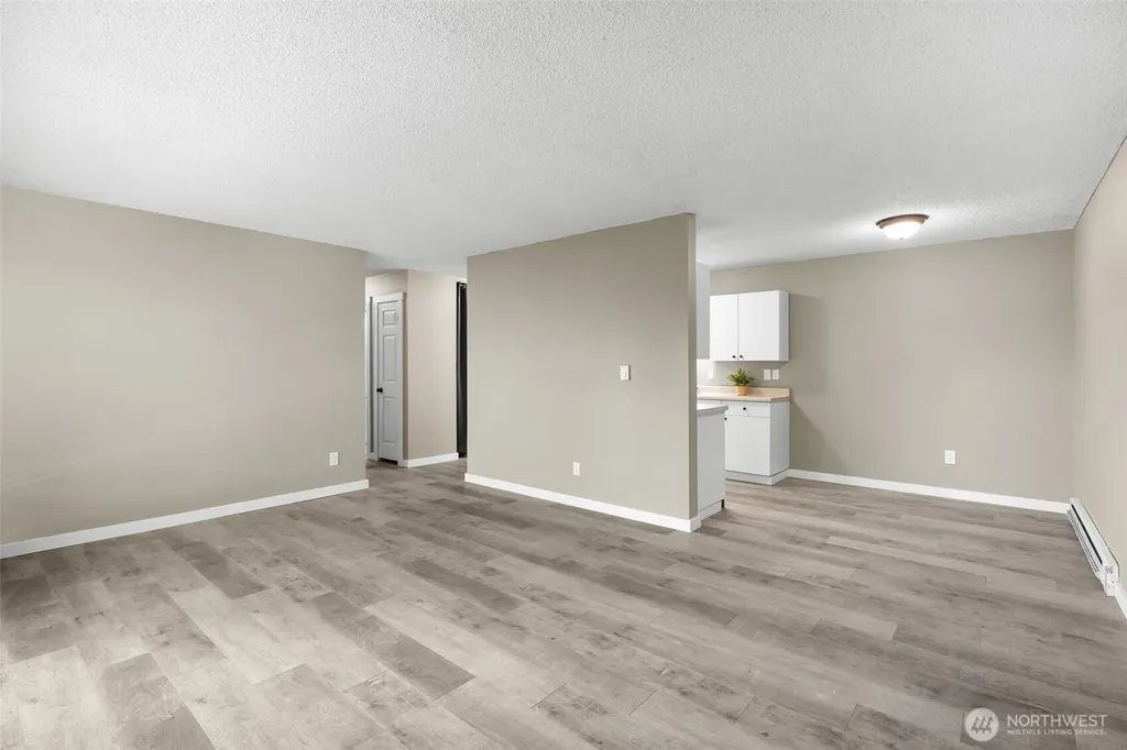 10459 Des Moines Memorial Dr S Seattle WA 98168