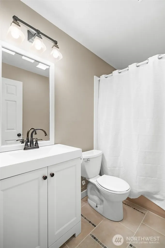 10459 Des Moines Memorial Dr S Seattle WA 98168