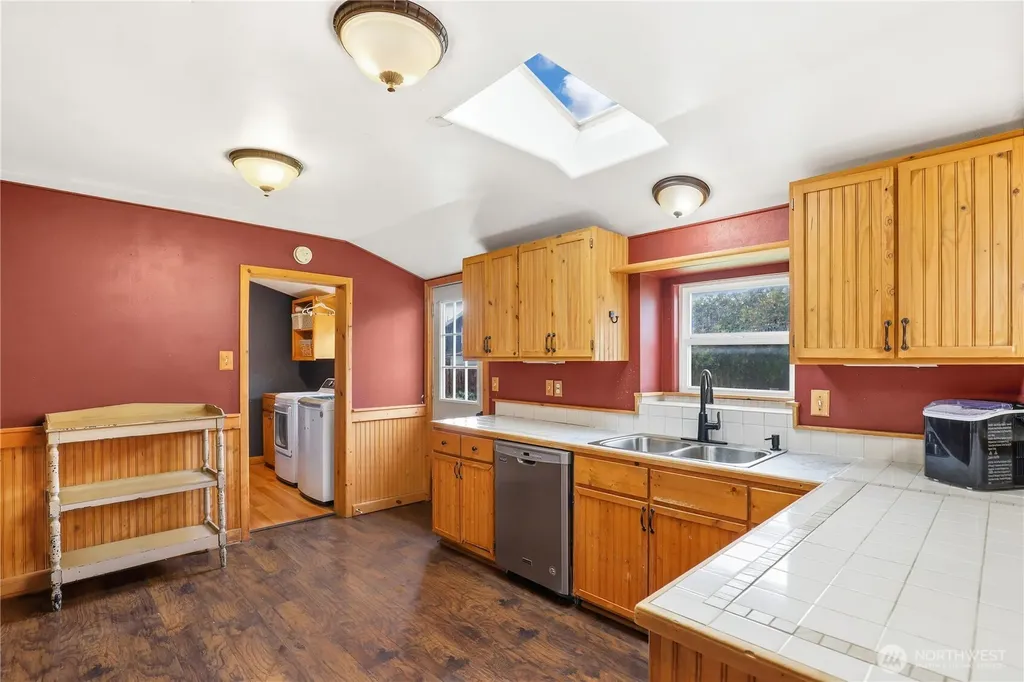 170 S B Street Buckley WA 98321