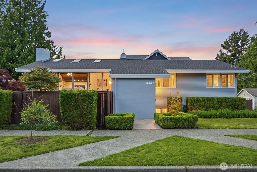 3502 29th Avenue W Seattle WA 98199